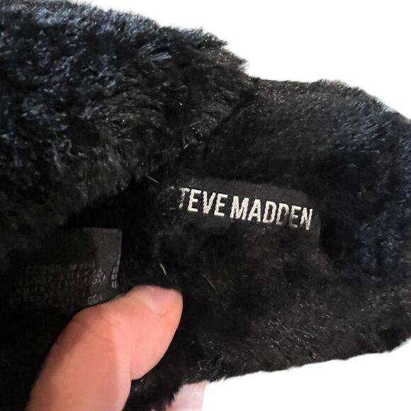 Steve Madden black fuzzy slippers. Size Small - Picture 3 of 8